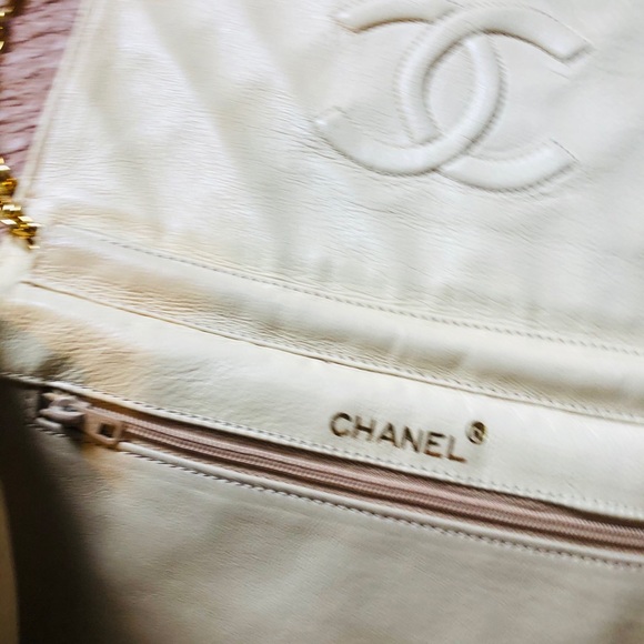 Authentic Chanel Vintage Yellow Straw Shoulder Bag - Picture 8 of 13